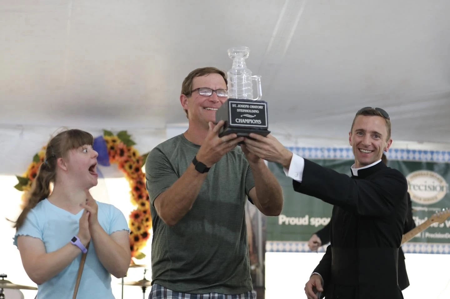 Christian Smail and Canon Commins hoist the Steinly Cup. (2023)