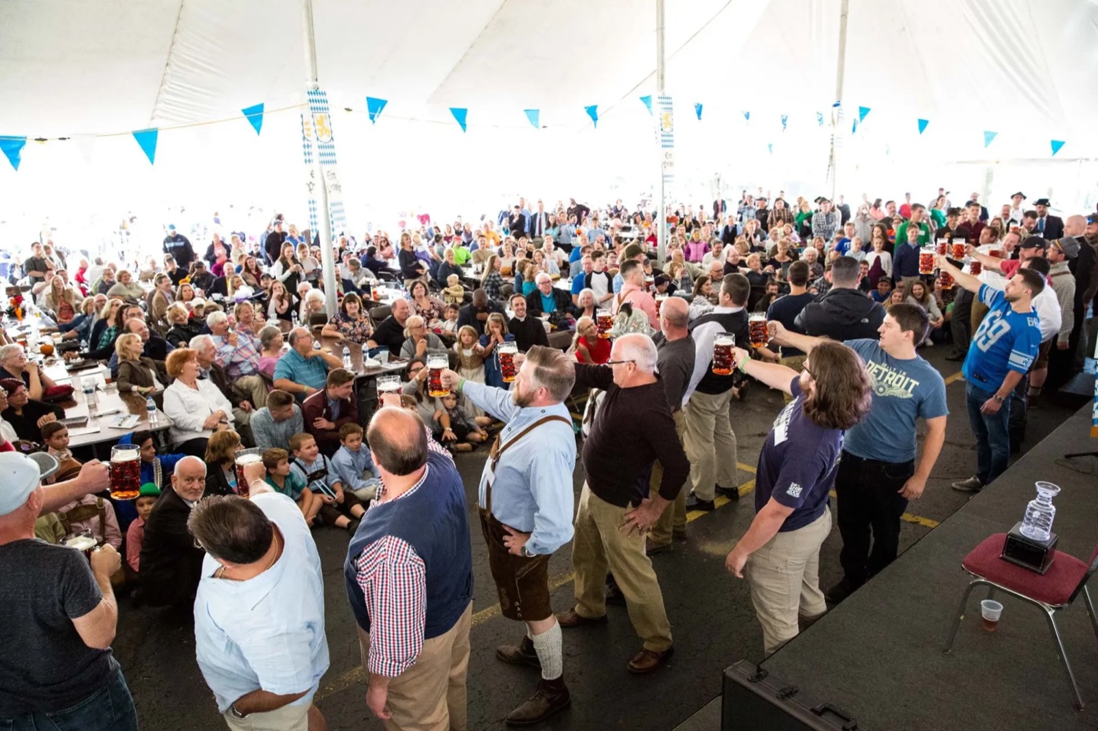 A full tent watching the men's division hold their steins